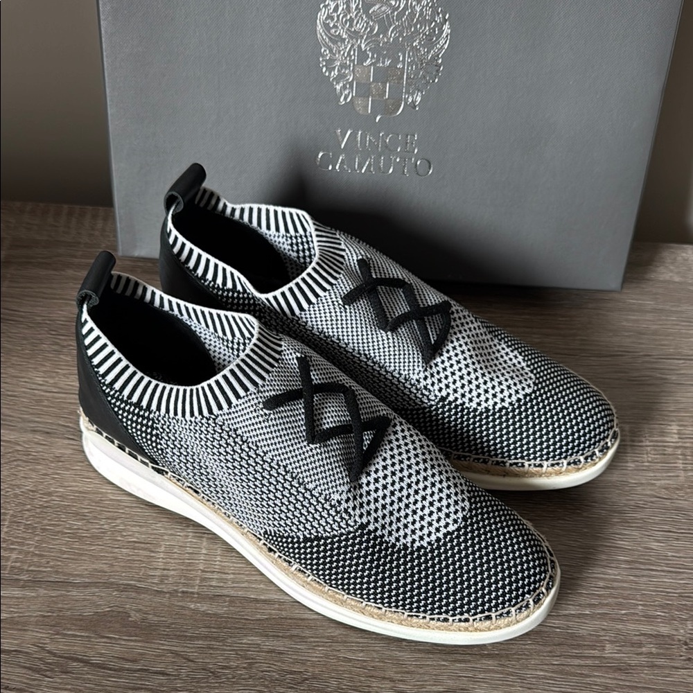 Vince Camuto Affina Sport Knit Size 8